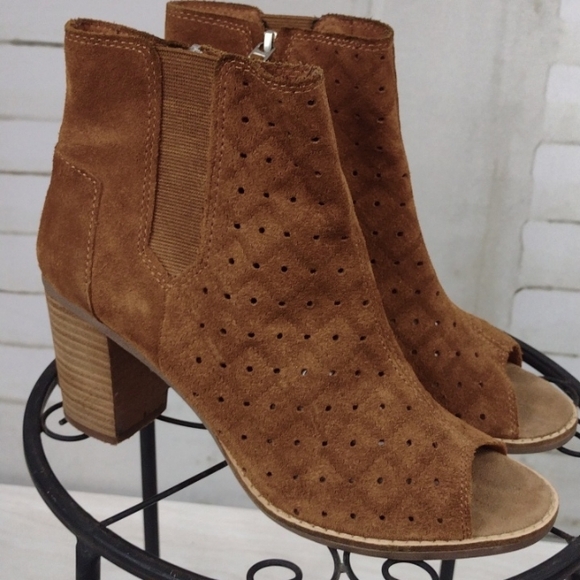 Toms Brown Suede Booties, Size 9 - Picture 1 of 5